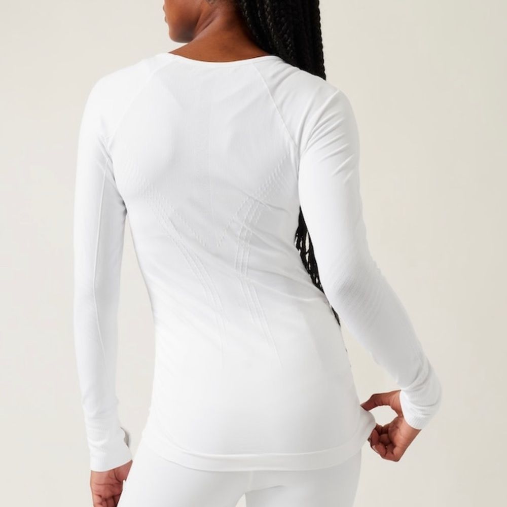 Athleta Speedlight Seamless White Long Sleeve Work-Out Shirt